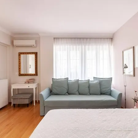 Dione In The Heart Of Nafplio. Нафплион